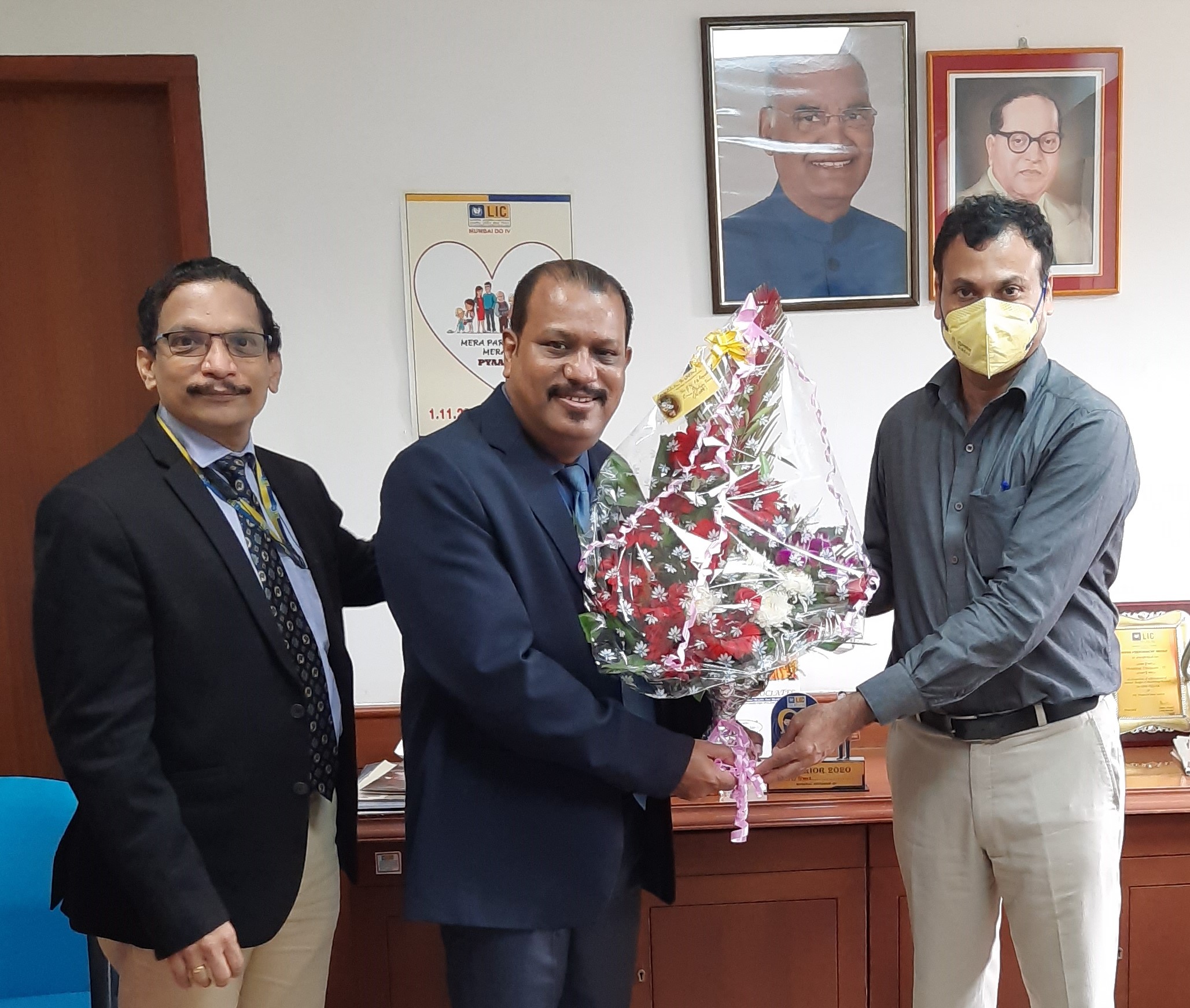 Felicitated at the divisional office  by the Sr. DIvisional Manager...Marketing Manager .Manager Sales   .LIC of India..on 15.12.2020 to qualify for the first Tristar Advisor  in Mumbai ..