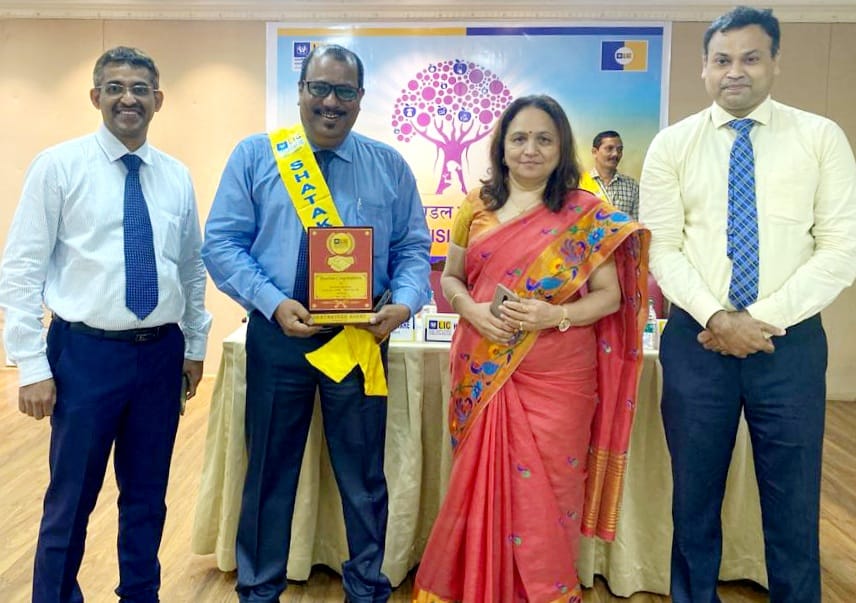 Felicitated with Shatakveer award by Sr. DIvisional Manager, Manager Sales & Marketing Manager at Indian Merchants Chambers, Churchgate on 13.05.2022