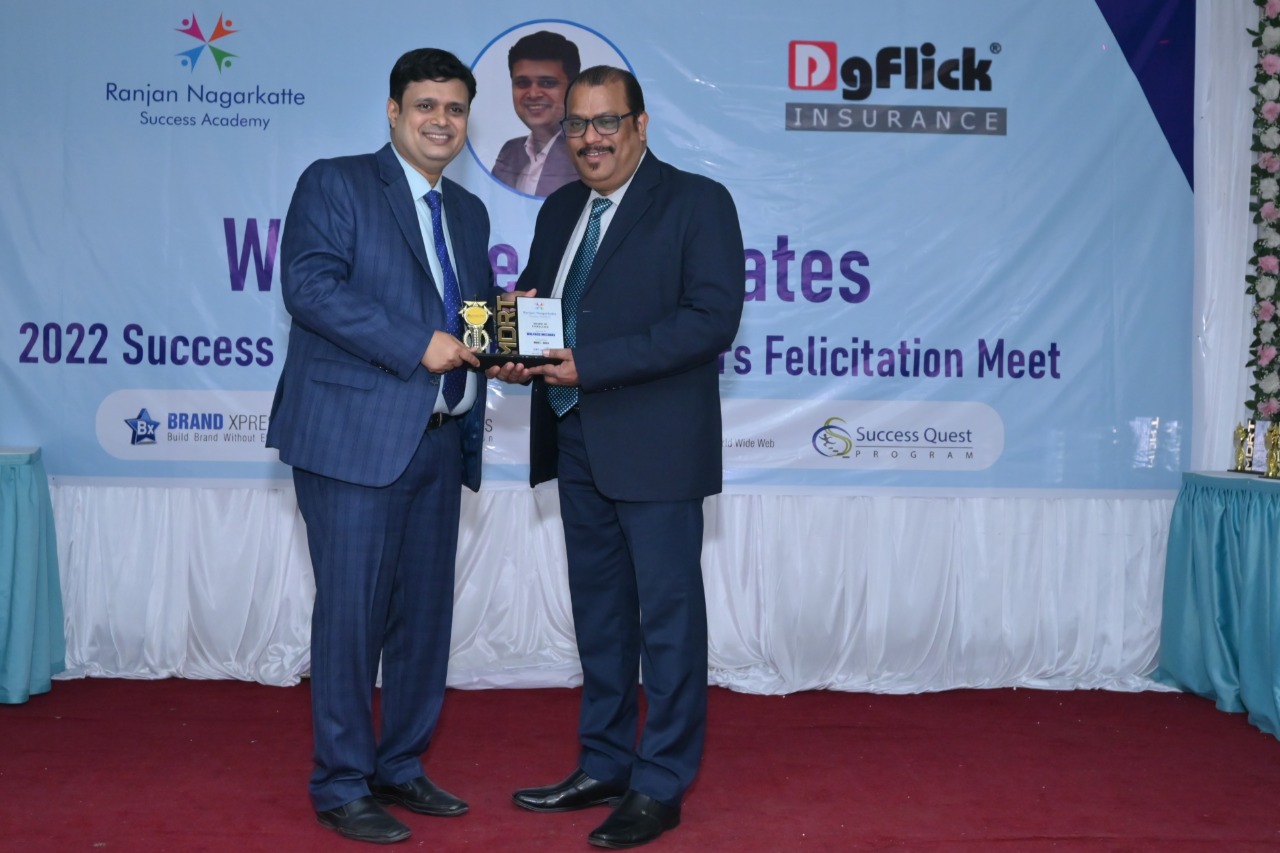Felicitated for achieving MDRT -(USA) 2023 for the 3rd consecutive year, at Woodland Retreat, Thane, by my Mentor - CEO DGFLICK Insurance Mr. Ranjan Nagarkatte on 17.01.2023